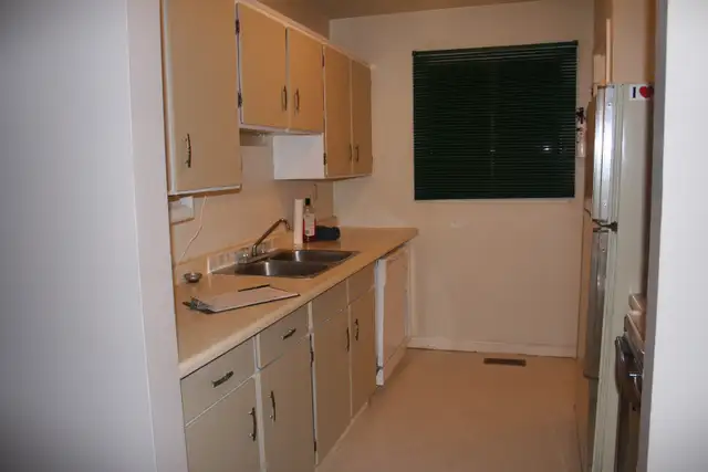 3 1 bedroom duplex for rent in Bowness area, NW Calgary - Photo 2