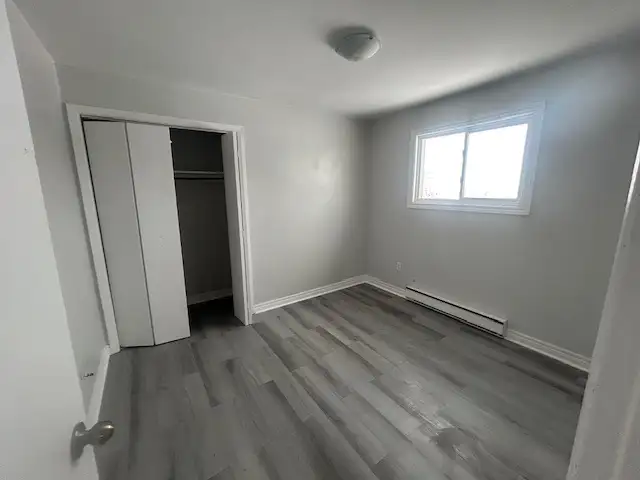 Upgraded 2 Bedroom Apartment - Photo 3