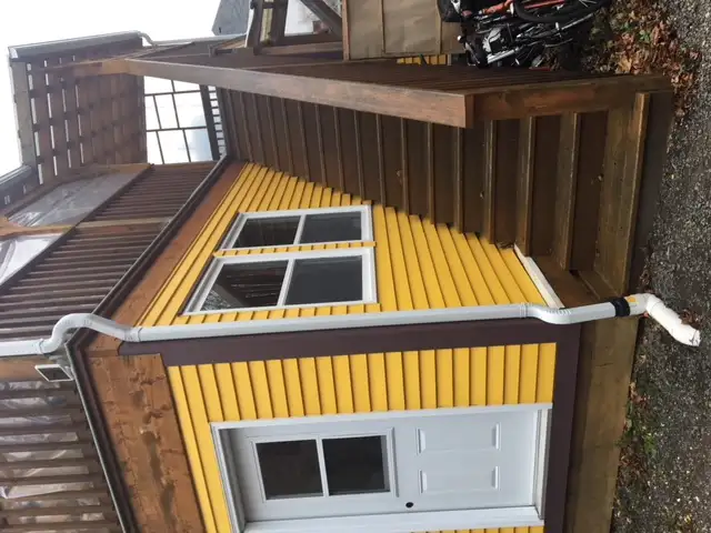 Newly renovated bachelor apartment - Photo 9