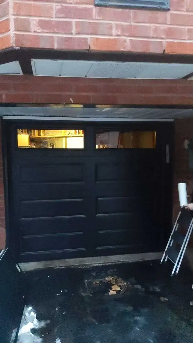 garage door - Photo 2