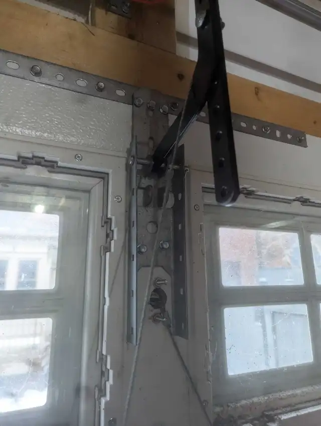 garage door - Photo 4