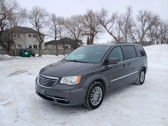 2015 Chrysler Town & Country Touring