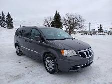 2015 Chrysler Town & Country Touring - Photo 3