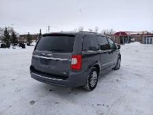 2015 Chrysler Town & Country Touring - Photo 5