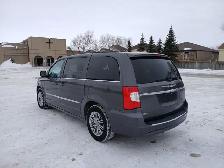 2015 Chrysler Town & Country Touring - Photo 7