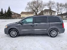 2015 Chrysler Town & Country Touring - Photo 8