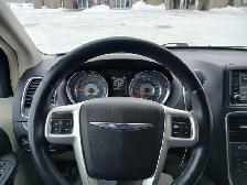 2015 Chrysler Town & Country Touring - Photo 10