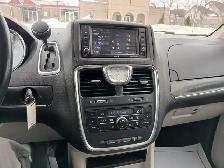 2015 Chrysler Town & Country Touring - Photo 11