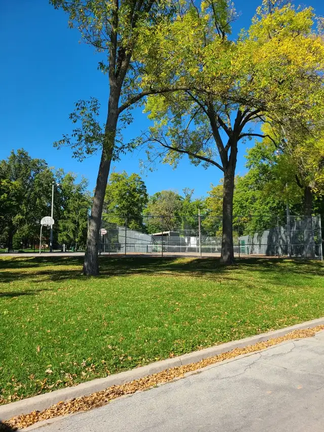 Apartment for Rent in Oakville - Photo 2