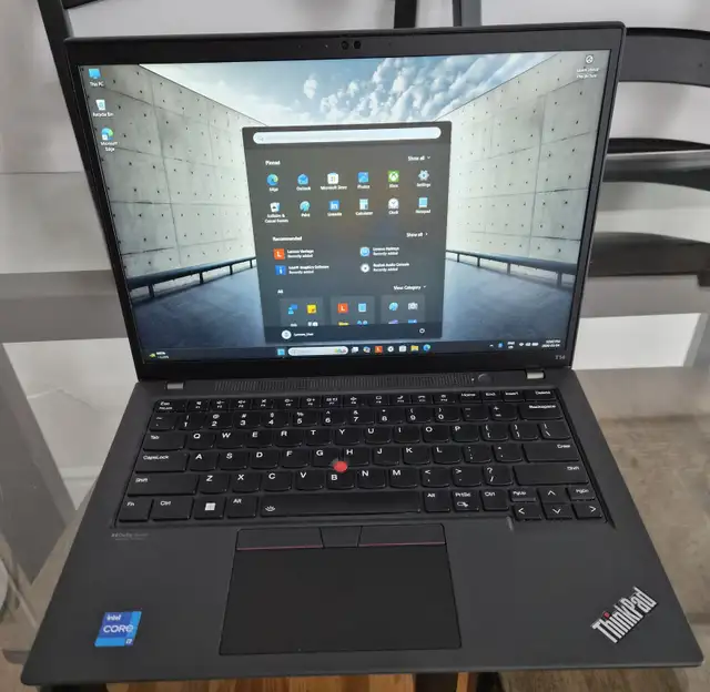 Lenovo-ThinkPad-T14 17 12th 32GB 1TB 14' HD Win 11 Pro