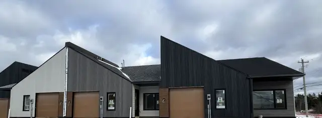 PET FRIENDLY. 2 bdrm den. in-house garage. Shiraz 50  community