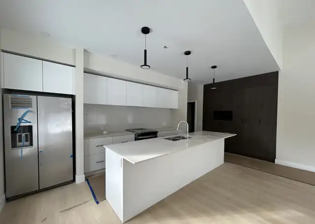 PET FRIENDLY. 2 bdrm den. in-house garage. Shiraz 50  community - Photo 3