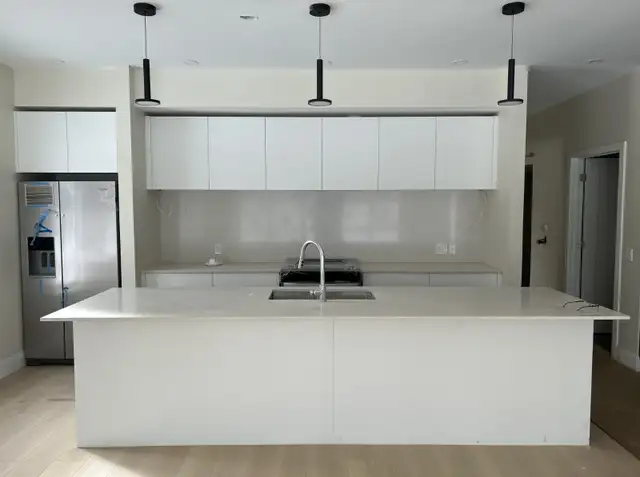 PET FRIENDLY. 2 bdrm den. in-house garage. Shiraz 50  community - Photo 7