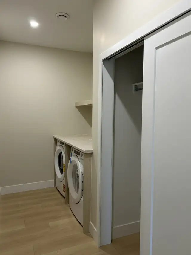 PET FRIENDLY. 2 bdrm den. in-house garage. Shiraz 50  community - Photo 14