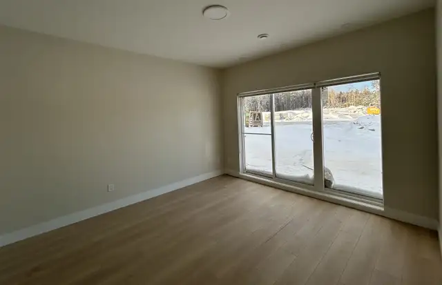 PET FRIENDLY. 2 bdrm den. in-house garage. Shiraz 50  community - Photo 16