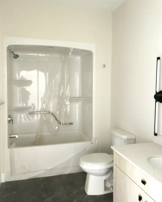 PET FRIENDLY. 2 bdrm den. in-house garage. Shiraz 50  community - Photo 17