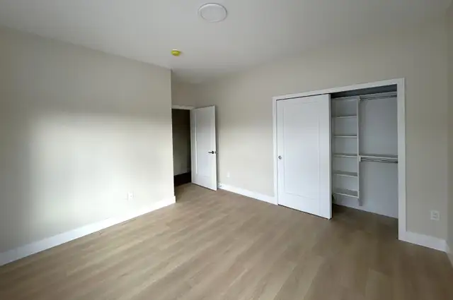 PET FRIENDLY. 2 bdrm den. in-house garage. Shiraz 50  community - Photo 19