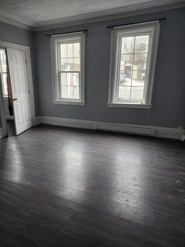 228 Watson - 2BR Den, Bottom Floor Duplex, West, Backyard, W/D - Photo 4