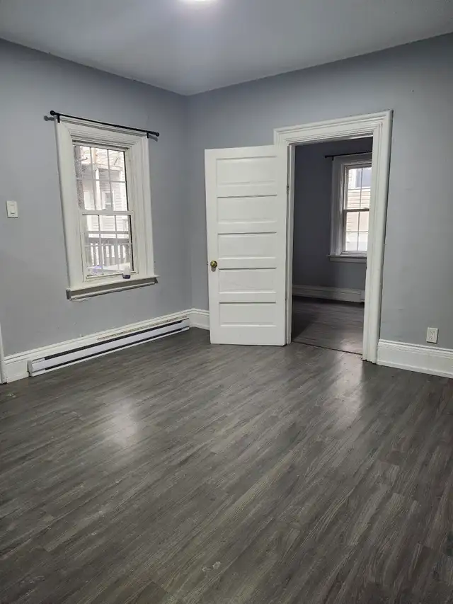 228 Watson - 2BR Den, Bottom Floor Duplex, West, Backyard, W/D - Photo 10