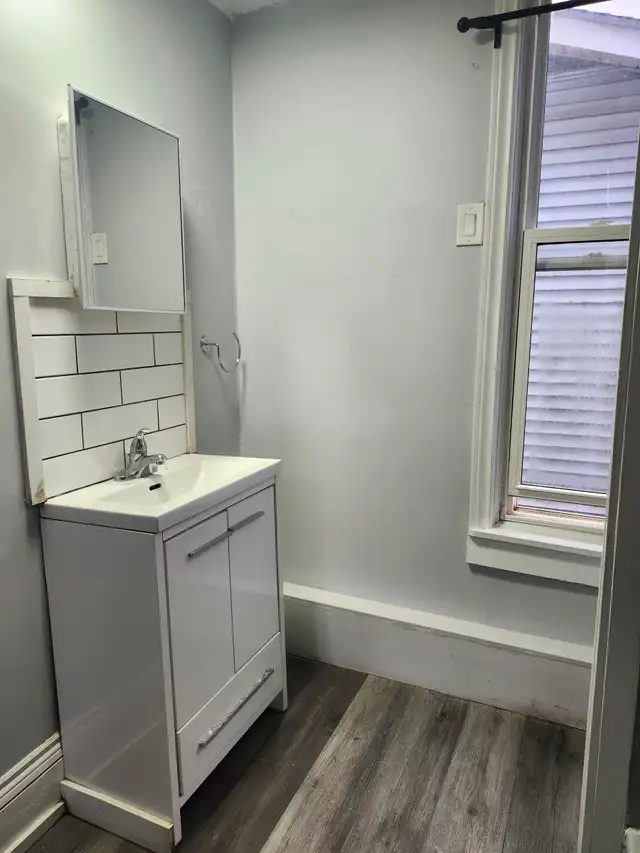 228 Watson - 2BR Den, Bottom Floor Duplex, West, Backyard, W/D - Photo 13