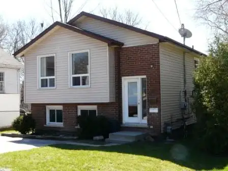 Att: Female Trent Students - 2 rooms available May 1st