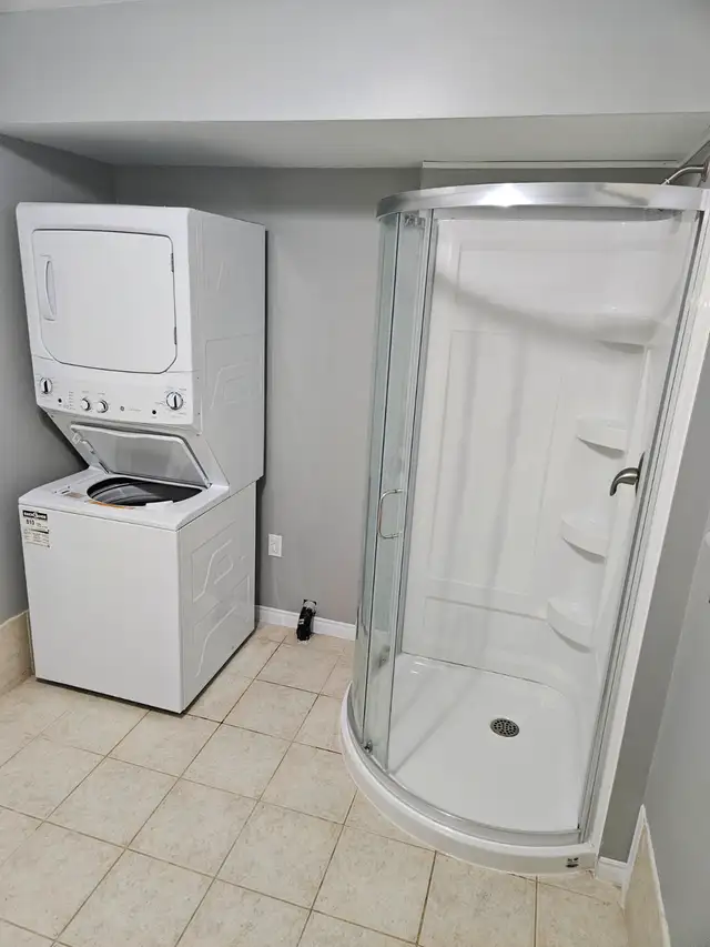 Att: Female Trent Students - 2 rooms available May 1st - Photo 6