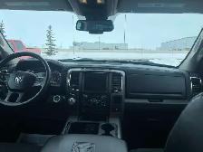 2015 Dodge Ram 1500 Sport 5.7L HEMI V8  8-Speed  4x4 crewcab - Photo 10