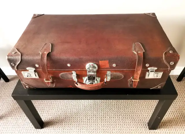 Vintage cowhide suitcase - Photo 3
