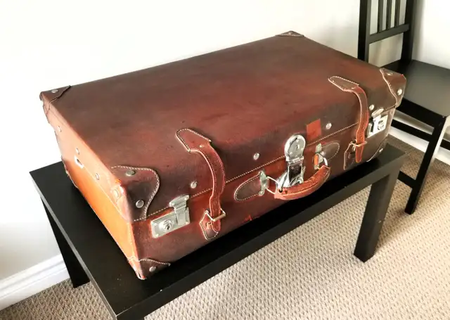 Vintage cowhide suitcase - Photo 4
