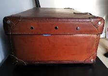 Vintage cowhide suitcase - Photo 5