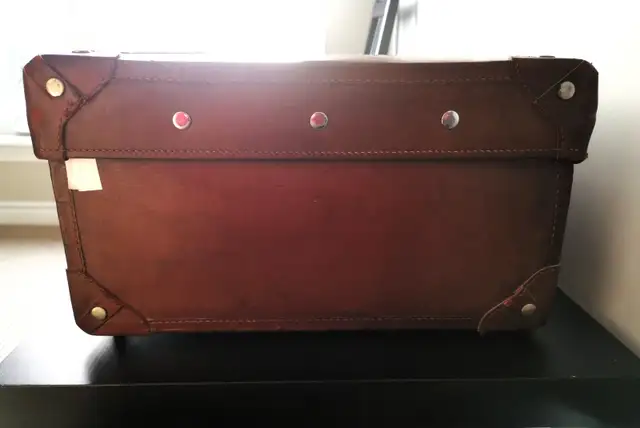 Vintage cowhide suitcase - Photo 6