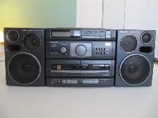 Classic Panasonic BoomBox Model RX-DT690 4.6PDS BiAmpSystem 1996