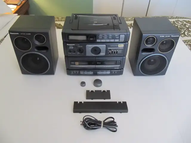 Classic Panasonic BoomBox Model RX-DT690 4.6PDS BiAmpSystem 1996 - Photo 2