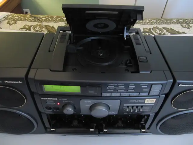 Classic Panasonic BoomBox Model RX-DT690 4.6PDS BiAmpSystem 1996 - Photo 8