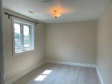 Eglinton/Dufferin 1 bedroom   1 living room apartment (second fl - Photo 7