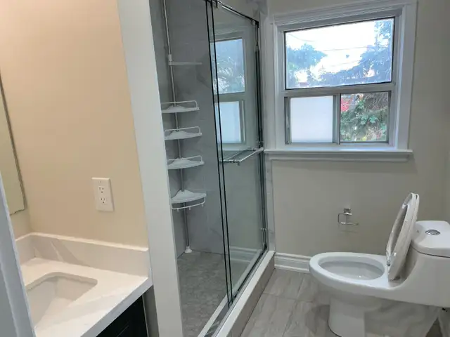 Eglinton/Dufferin 1 bedroom   1 living room apartment (second fl - Photo 9