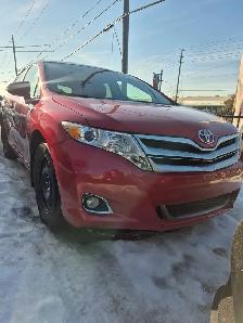 Toyota Venza AWD | Low KM