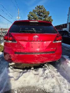 Toyota Venza AWD | Low KM - Photo 3