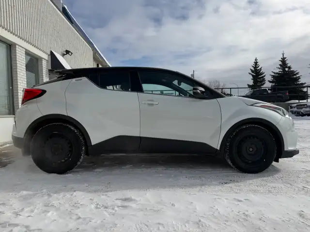 2019 Toyota C-HR| Front Wheel Drive |Low Mileage|Very Reliable| - Photo 4