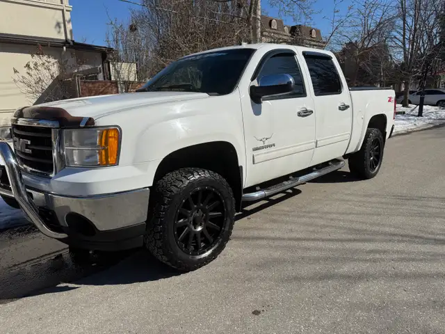 2011 GMC sierra crew cab 4x4 Z71 5.3 9800$
