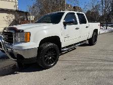 2011 GMC sierra crew cab 4x4 Z71 5.3 9800$