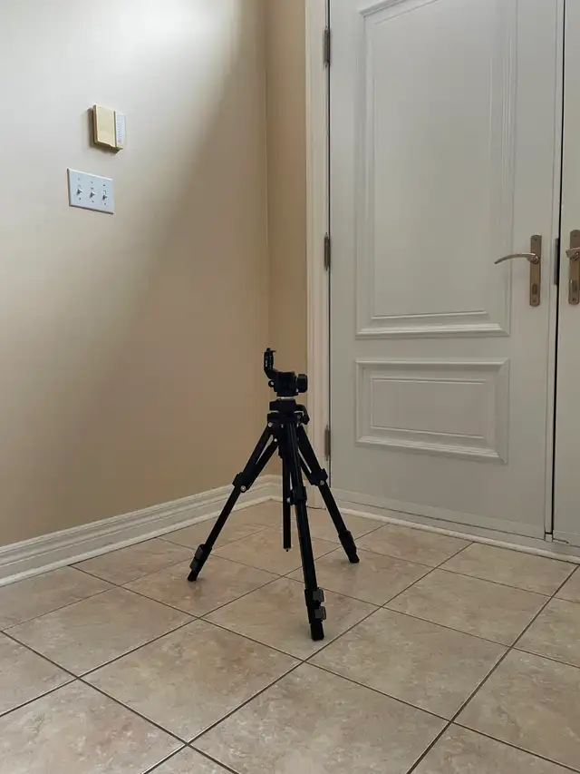 FOR SALE: Quality Camera/Video Tripod - Photo 2
