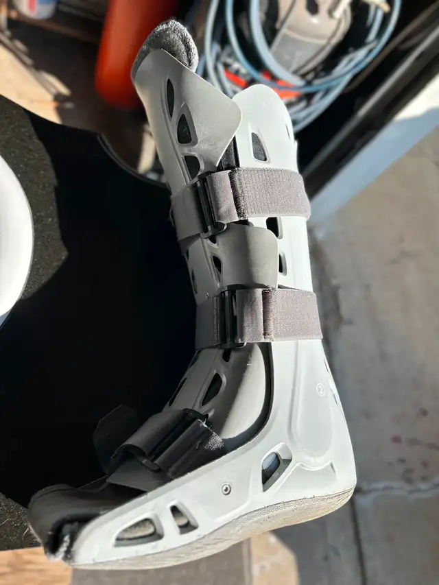 FOR SALE Air/CAST Select Standard Walking Boots - Photo 4