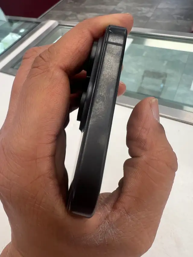 Preowned iPhone 15ProMax, 128GB, unlocked for all carriers $1099 - Photo 4