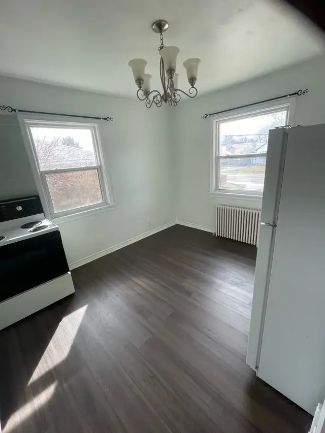 2 Bedroom Apartment - Clean, Quiet, Large - Photo 2