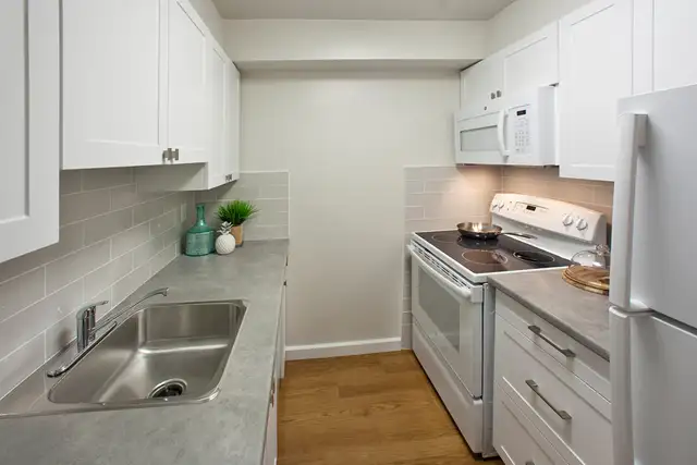 1 Bedroom Apartment for Rent in Downtown Niagara Falls! - Photo 4