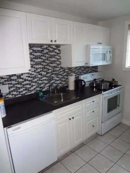 Non-Smoking 1-Bedroom Available in Woodstock - Photo 3