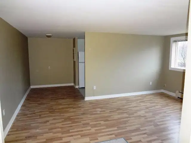 Non-Smoking 1-Bedroom Available in Woodstock - Photo 5