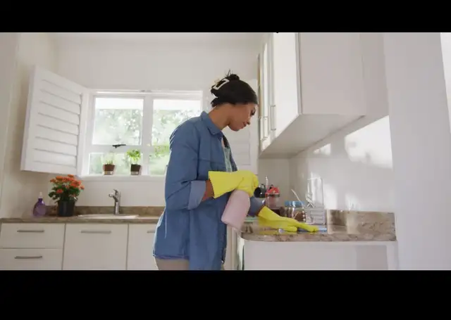 Femme de ménage fiable et minutieuse