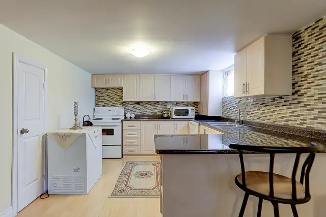 Move in ready private room is available in Scarborough - Photo 3